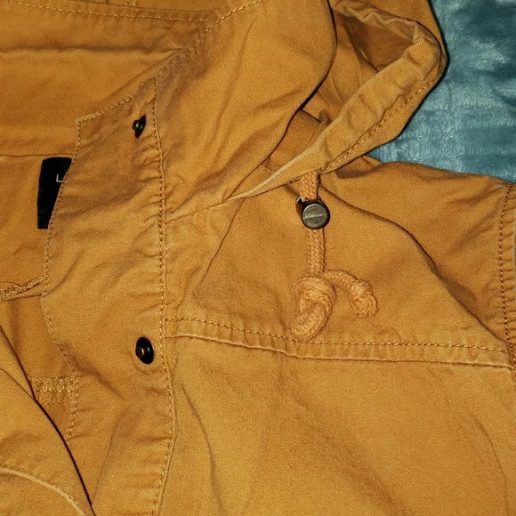 Love Tree sleeveless utility vest with hood in mustard - Picture 4 of 7